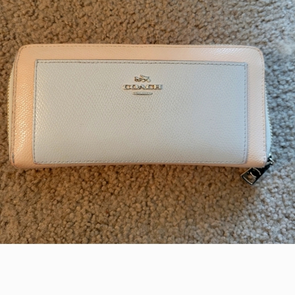 Coach Women's Tan and White Wallet